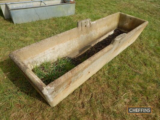 Double concrete water trough