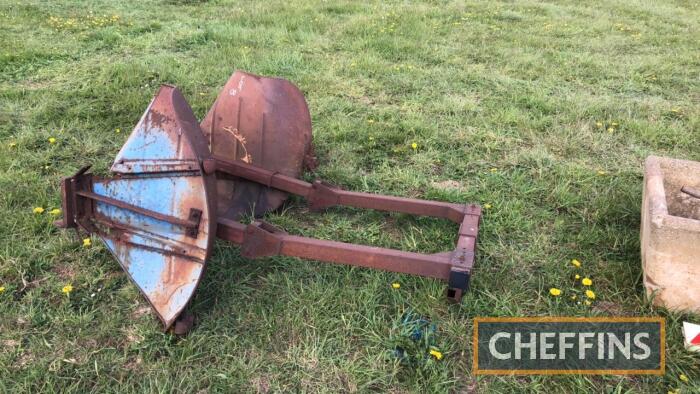 Roll bar with Fordson wings