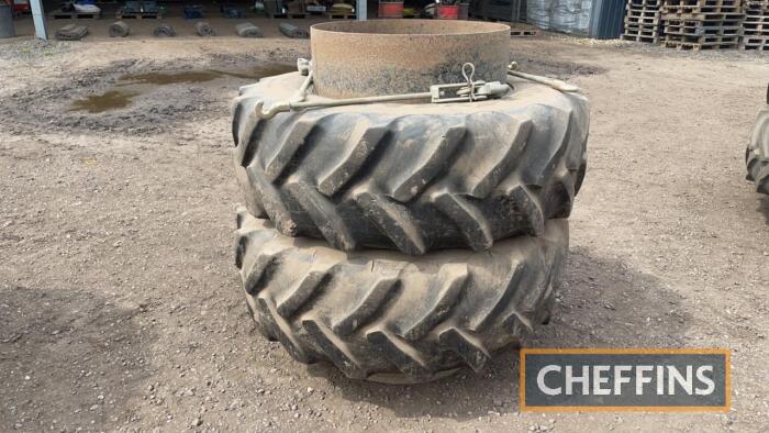 Pr. Stocks Goodyear 420/70R28 front dual wheels, tyres and clamps