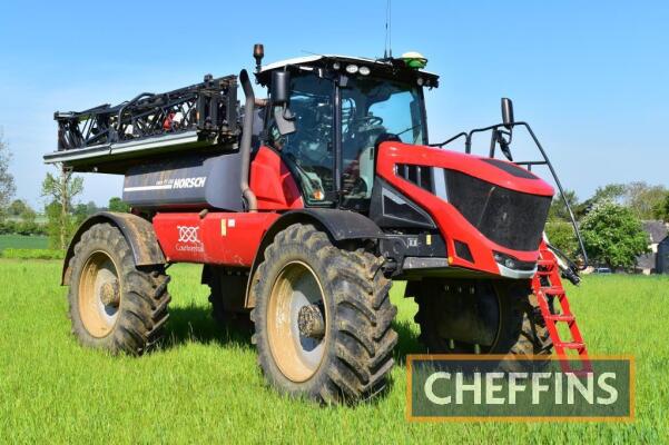 2016 HORSCH Leeb PT330 4wd 4ws SELF-PROPELLED SPRAYER Fitted with 36m booms, auto boom height, auto section control, auto nozzle select, variable width axles, 5,000ltr tank and auto wash out on 620/70R46 Michelin XM28 wheels and tyres and offered with 4no