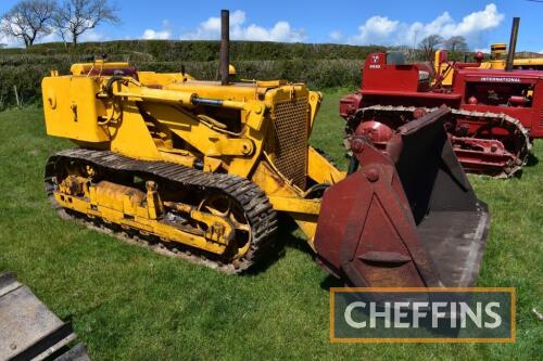 INTERNATIONAL B-100 Drott 4cylinder diesel CRAWLER LOADER TRACTOR Fitted with 4in1 bucket, on 12ins tracks. Offered for sale with copy of a service manual