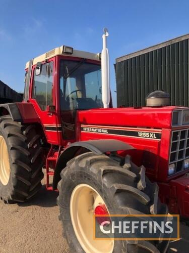 1982 INTERNATIONAL 1255XL 6cylinder diesel TRACTOR Stated by the vendor to have been subject to nut and bolt restoration