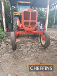 ALLIS-CHALMERS D272 3cylinder diesel TRACTOR Fitted with Perkins P3 engine and is stated by the vendor to run and drive