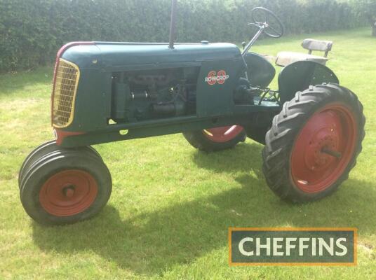 1946 OLIVER 60 4cylinder petrol TRACTOR Fitted with electric start and belt pulley, stated to run and drive well