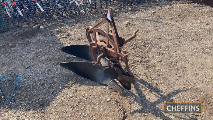 Massey Ferguson 2furrow plough with discs and skims