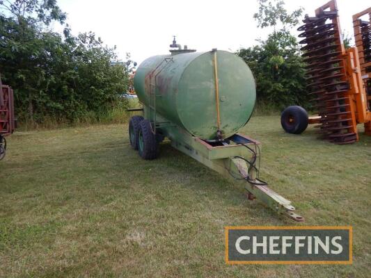 Tandem axle fuel bowser, with 12v battery powered pump and delivery hose