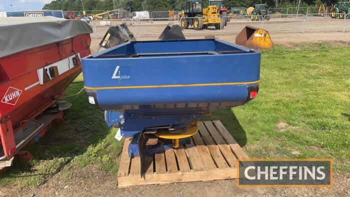 KRM L1 Plus Twin Disc Fertiliser Spreader c/w hydraulic shut off C/C: 84324200