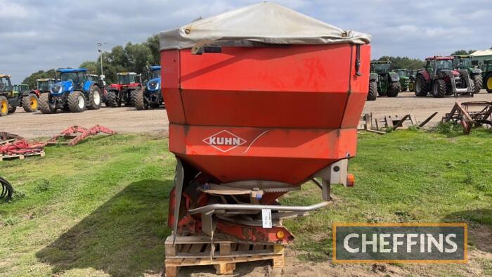 Kuhn Axis 40.1 Spreader c/w hopper cover, hopper extension, weigh cells C/C: 84324200