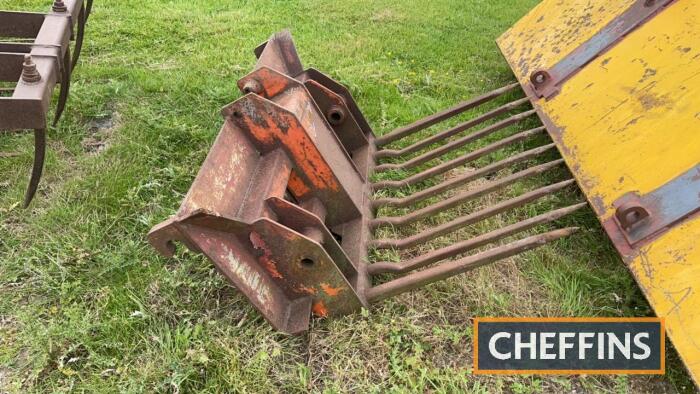 Heavy Duty Muck Fork C/C: 84314980