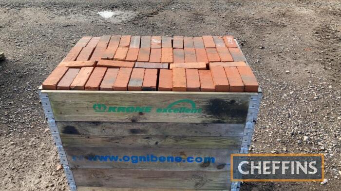 Large Pallet of Garden Bricks C/C: 69020000