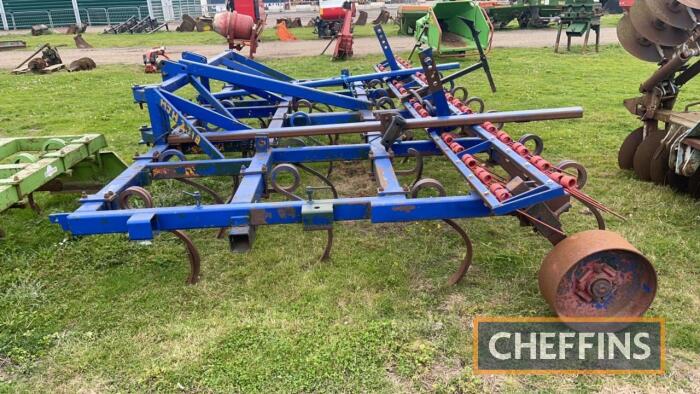 4.3m Pig Tail Drag 3 Point Linkage c/w trailing tine harrows, depth wheels C/C: 84322910