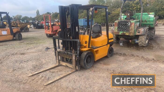 Halla HD25 Diesel Forklift Container Loader c/w side shift Ser. No. 1075K