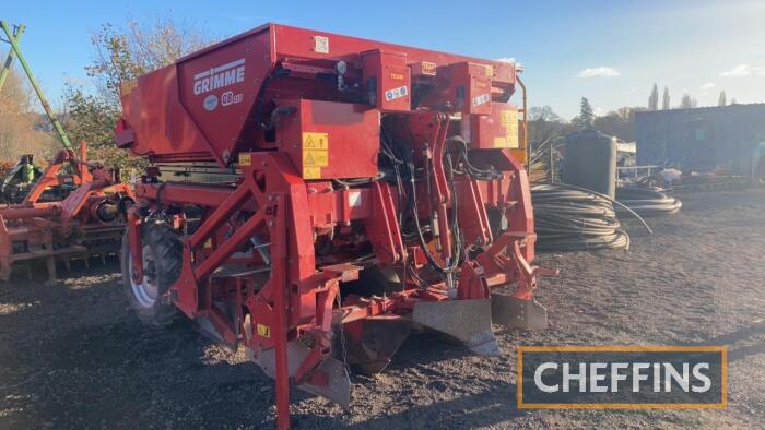 2016 Grimme GB215 mounted two row belt planter, fitted with stainless steel openers and soil retention panels, tipping hopper, team powder applicators, camera system on belts, hydraulic ram controlled moulding hood Area planted: 937ha Serial No. 20400322