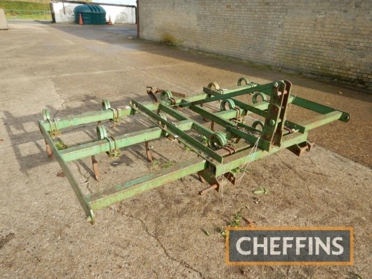 John Deere mounted pigtail cultivator, 9ft