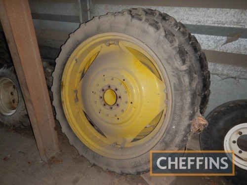 Pr. 230/95R44 rowcrop wheels and tyres with John Deere centres