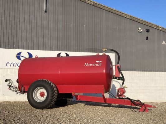 2021 MARSHALL ST1800 SLURRY TANKER NEW & UNUSED 550-60 X 22.5 WHEELS, 8 STUD AXLE, HYDRAULIC BRAKES, 8000L PUMP, LED BEACON, HYDRAULIC PUMP DRIVE (DUST SUPRESSION) COLOUR: MARSHALL RED SPLASH PLATE, SIDE FILL FRONT & REAR SIGHT GAUGE (SERIAL NO 110369)