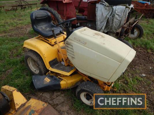 Club Cadet 141631100 petrol ride-on mower (runner, new battery required) Serial No. 818635