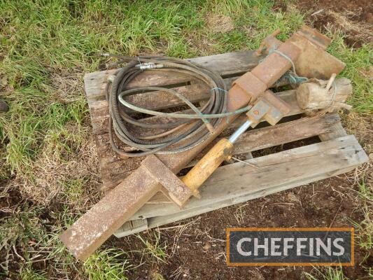 Farm-made hydraulic log splitter