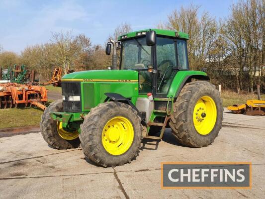 1994 JOHN DEERE 7600 PowrQuad 4wd TRACTOR Fitted with PTO and linkage on 520/85R38 Trelleborg rear and 16.9R28 Michelin front wheels and tyres Reg. No. M647 OSS Serial No. RW7600H005191 Hours: c.11,264 (showing 1,264hrs)