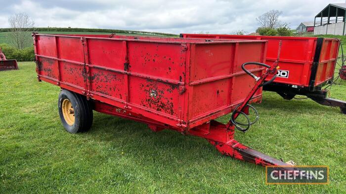 Massey Ferguson (Eastern Tractors) 18 single axle hydraulic tipping trailer with wooden floor, fitted with hydraulic brakes on 12.0-18 wheels and tyres