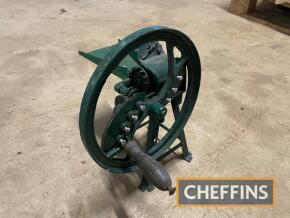 Miniature chaff cutter