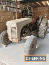 1949 FERGUSON TEA-20 4cylinder petrol TRACTOR Serial No. TEA9811 Stated by the vendor to be in off-farm condition and a good runner