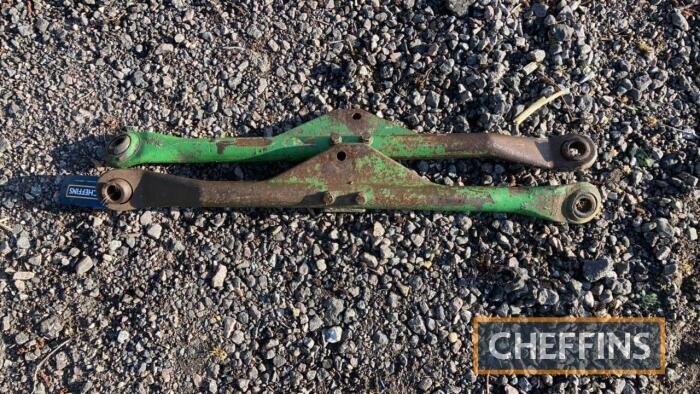 Pr. John Deere lower link arms (used)