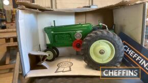 Oliver 880 rowcrop tractor 1:16 scale model