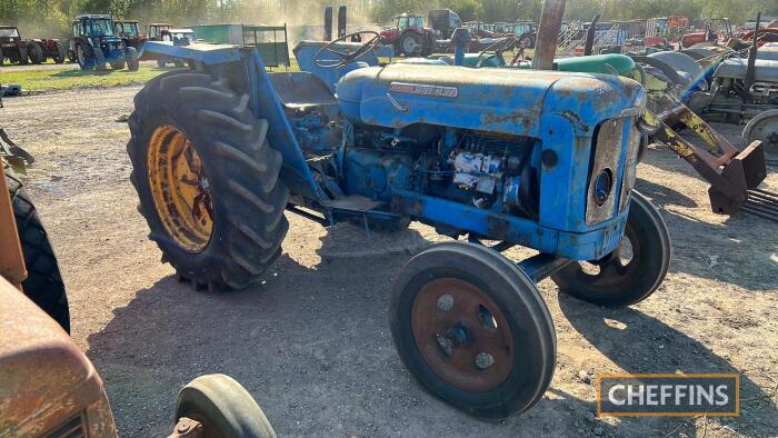 1961 FORDSON Super Major 4cylinder diesel TRACTOR Reg. No. 981 TVX Serial No. 1597437 Fitted with new front tyres and reported to run and drive well