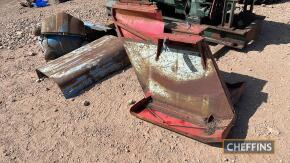 Pr. flat top mudguards for Massey Ferguson 65 Mk.I, possibly Lambourne with provision for a roll bar