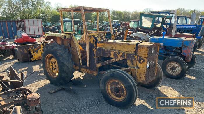 MASSEY FERGUSON 2205 Industrial diesel TRACTOR Fitted with Horndraulic front loader. For spares or repair