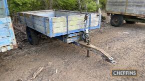 Tipping grain trailer