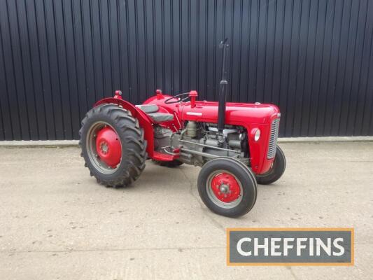 1959 FERGUSON FE-35 4cylinder diesel TRACTOR Reg. No. 259 UYG Serial No. SDM126988 Fitted with plough light, drawbar, PTO guard and toplink on 12.4-28 rear and 6.00-16 front wheels and tyres