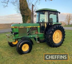 JOHN DEERE 4040 6cylinder diesel 2wd TRACTOR Reg. No. KAT 609V Serial No. 339229 Fitted with SG2 cab and front weights, new air con pump, 2 spools and is standing on 23.8R38 rear and 11.00-16 front wheels and tyres