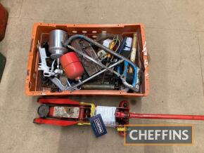 Miscellaneous workshop tools, to include trolley jack, paint spray gun etc.