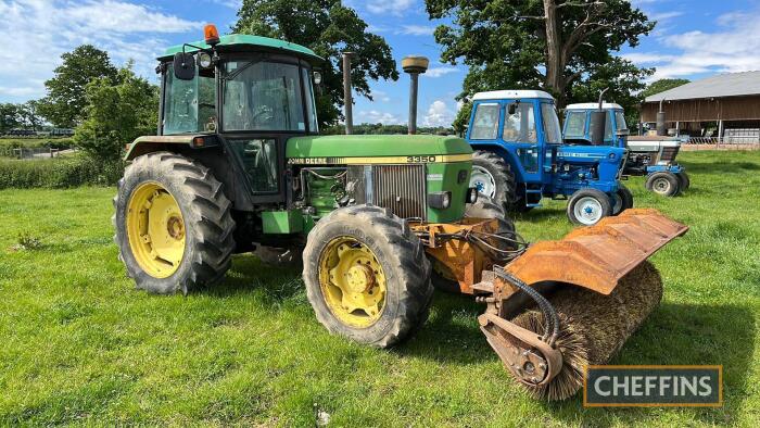 1989 JOHN DEERE 3350 4wd TRACTOR Fitted with Suton FMAH8 road brush, linkage, PUH, toplink and PTO on 16.9R38 rear and 13.6R28 front tyre Reg. No. F135 GKO Serial No. 647650 Hours: 10,713 FDR: 01/02/1989