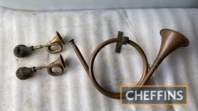 3no. copper and brass car horns