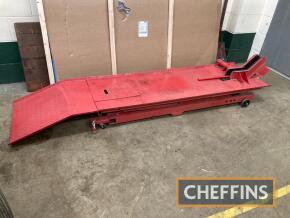 Hydraulic motorcycle lift bench, 1000lb capacity, little used and complete with manufacturer's instructions