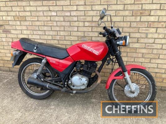 1985 124cc SUZUKI GS125 MOTORCYCLE Reg. No. B653 BMT Frame No. NF43B00000104292 Engine No. F40900104307 A project machine finished in red, and supplied with V5C documentation Estimate: Offered without reserve