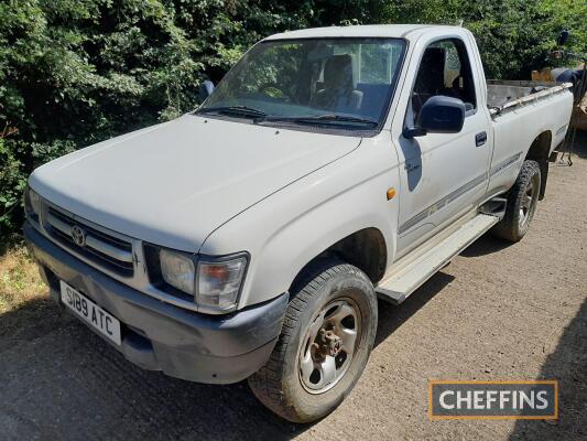 1998 TOYOTA HiLux 2.4l Turbo 5-speed manual diesel PICK-UP Reg. No. S189 ATC Serial No. JT131LNG800013562