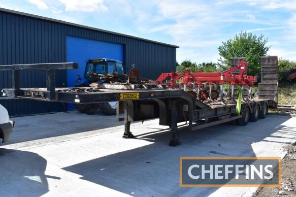 2000 KING low loader trailer tri-axle with ramps and wooden floor. Serial No. C069512 Tested until: October 2022