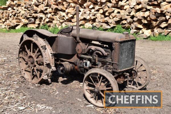 1929 UNITED 4cylinder petrol TRACTOR Serial No. U205 An unusual tractor that was the predecessor to the Allis Chalmers tractor range