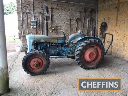 FORDSON Dexta 4wd 3cylinder diesel TRACTOR Appearing in straight from farm condition with decent tyres all round