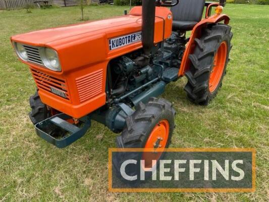 Kubota L2000DT 4wd Compact Tractor c/w roll bar Hours: approx 914 Ser. No. 18657 Engine No. 34462