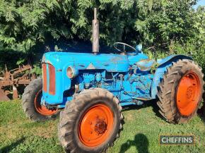 FORDSON Dexta 4wd 3cylinder diesel TRACTOR Appearing in straight from farm condition with decent tyres all round