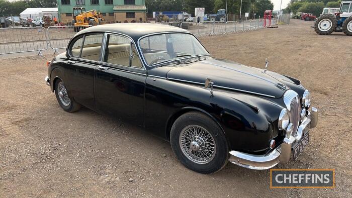 1969 DAIMLER V8 25,488cc petrol SALOON CAR Reg. No. PTB 213G Serial No. P1K4772BW