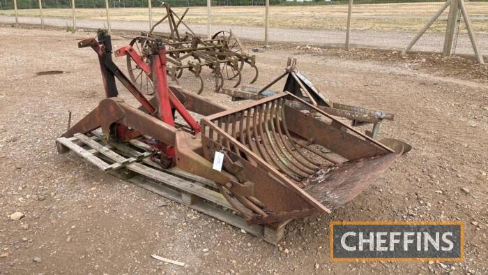 B250 tractor front end loader with beet bucket