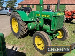 1940 JOHN DEERE Model D 2cylinder petrol/paraffin TRACTOR Serial No. 140829 An older restoration, fitted with new tinwork and tyres