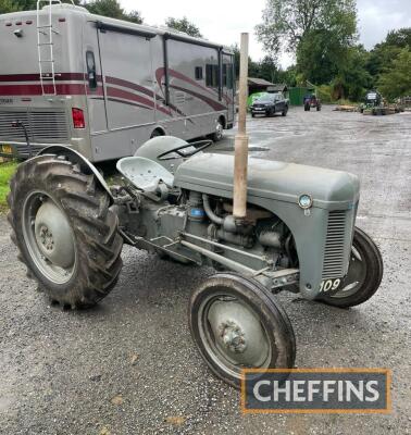 1954 FERGUSON TEF-20 4cylinder diesel TRACTOR Reg. No. 109 YUB Serial No. TEF418612 Reported by the vendor to be a great runner and good starter. Fitted with Goodyear Diamond tyres all round