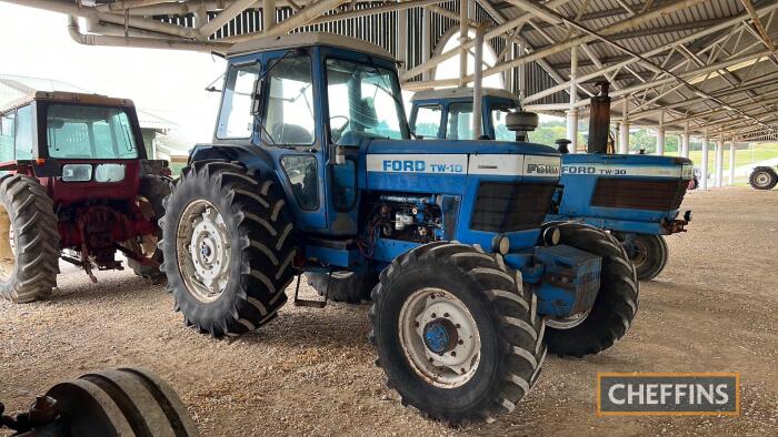 FORD TW-10 4wd diesel TRACTOR Fitted with front weights